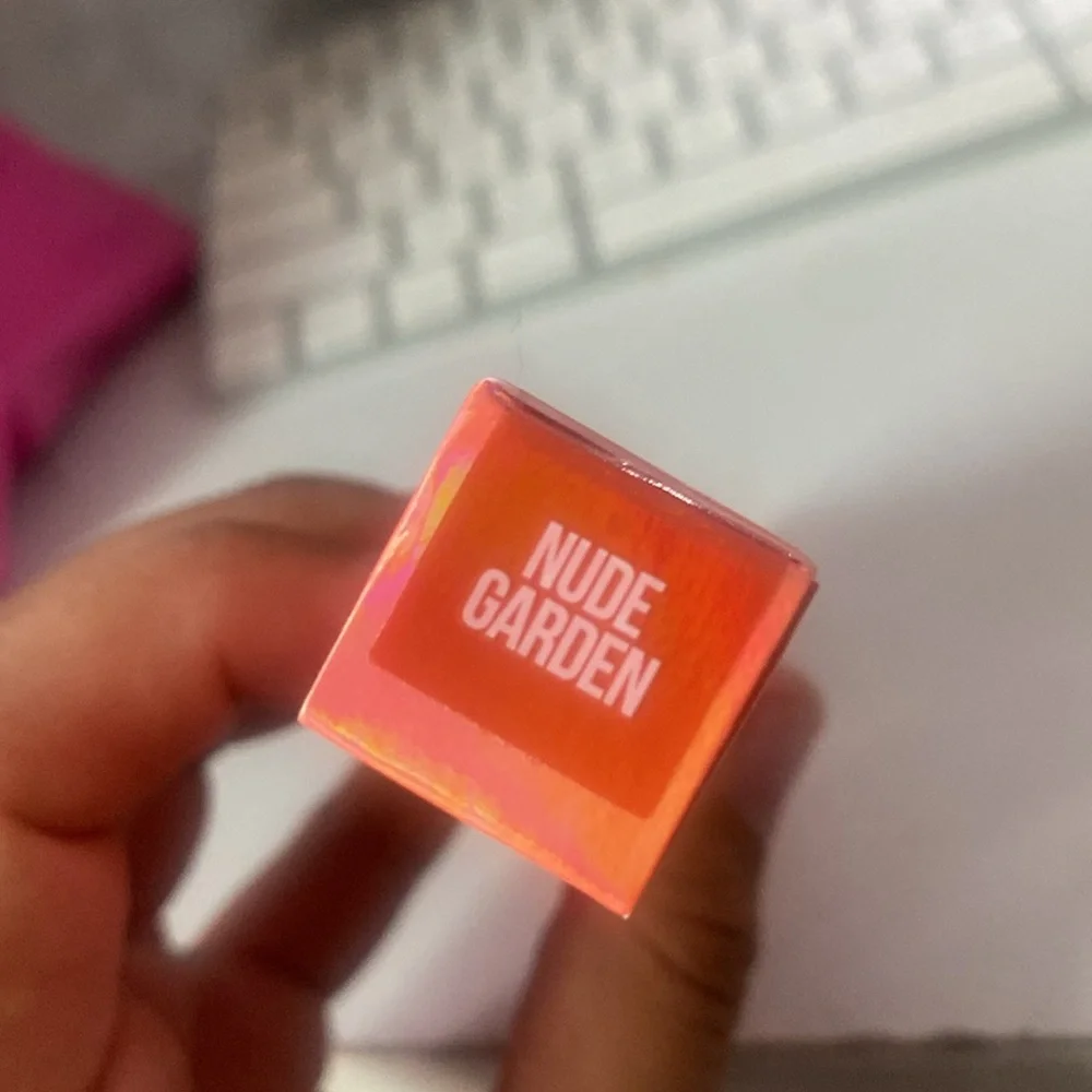 Jeffree Star Supreme Gloss Nude Garden